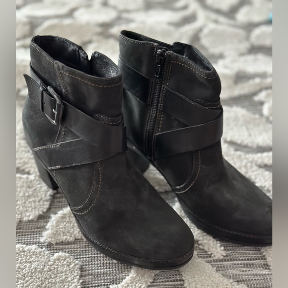 Clarks Shoes - Clark Bootie Black/Suede Size 6.5 W